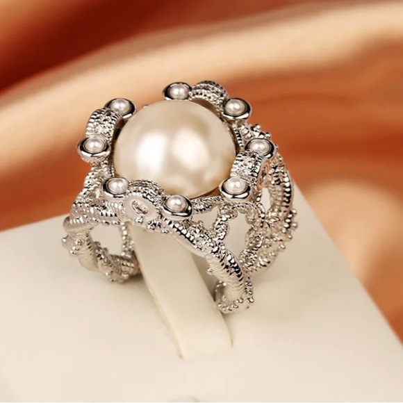 Sterling Silver Pearl Exaggerated Ring - Picture 7 of 10